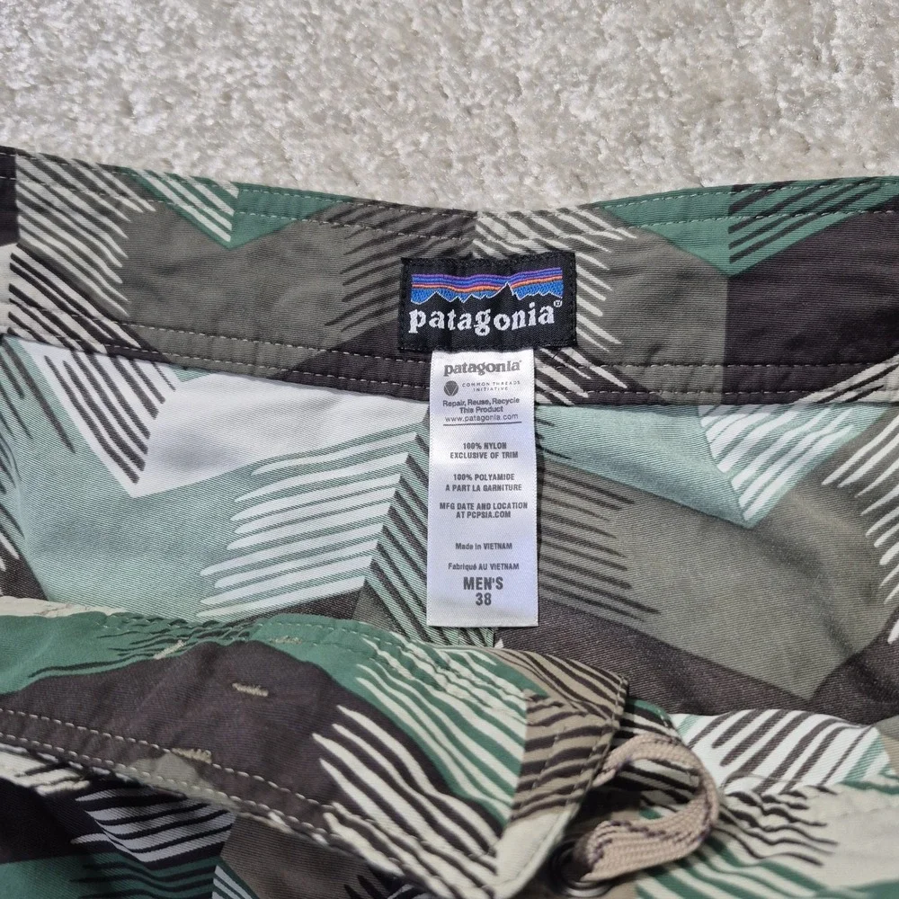 Patagonia Wavefarer Board Shorts Mens 38 Blue Stripe Drawstring Surf Swim Preppy